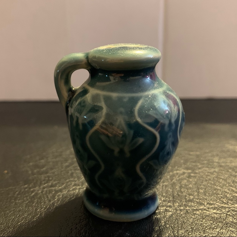 Adorable little pot